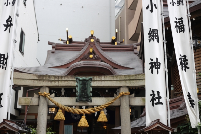 小網神社の鳥居と社殿