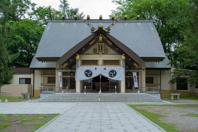 帯廣神社の本殿|北海道帯広市にある歴史ある神社、豊かな自然に囲まれた境内